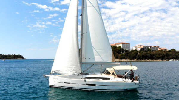 YachtABC - Lia - Croatia - Dufour 382 GL - 2 cab.