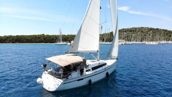 YachtABC - Little Joe - Croatia - Bavaria Cruiser 34 - 2 cab.